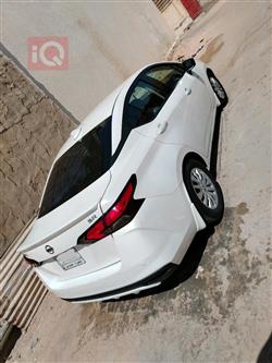 نيسان فيرسا